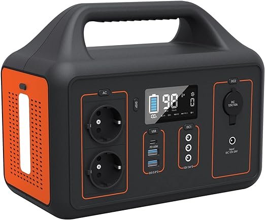 Jackery ofrece una variedad de estaciones de energía portátiles, como el Jackery Explorer 240 y Explorer 500, que son compatibles con paneles solares. Ofrecen kits de paneles solares portátiles que se pueden conectar a estas estaciones para recargarlas utilizando energía solar.